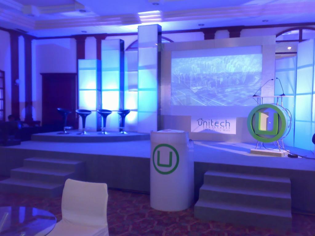 Gulmor Hotel Ludhiana Buitenkant foto