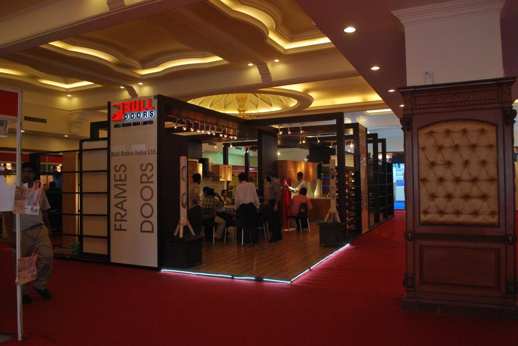 Gulmor Hotel Ludhiana Buitenkant foto